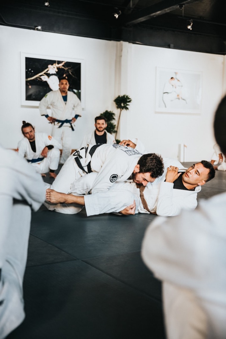 Stages de cohésion d'équipe à Seichamps : groupe en plein entraînement d'arts martiaux